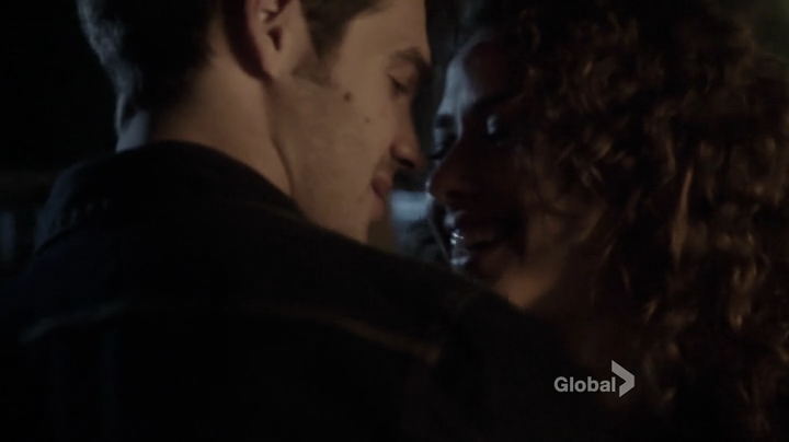 VampireDiariesWorld_dot_nl-ChigagoFire4x05-2246.jpg