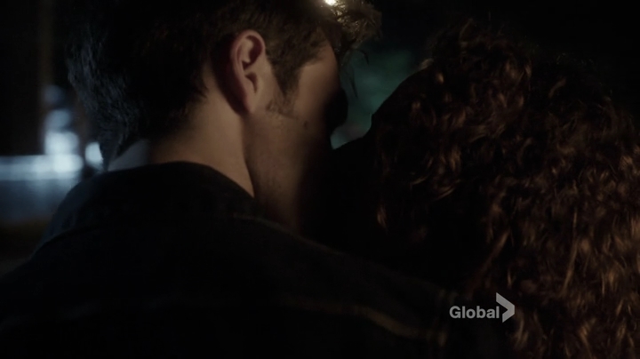 VampireDiariesWorld_dot_nl-ChigagoFire4x05-2250.jpg