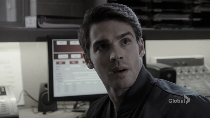 vampirediariesworld_dot_nl-ChigagoFire4x11-0883.jpg