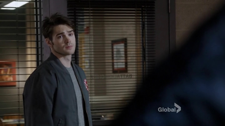 VampireDiariesWorld_dot_nl-ChigagoFire4x15-1352.jpg