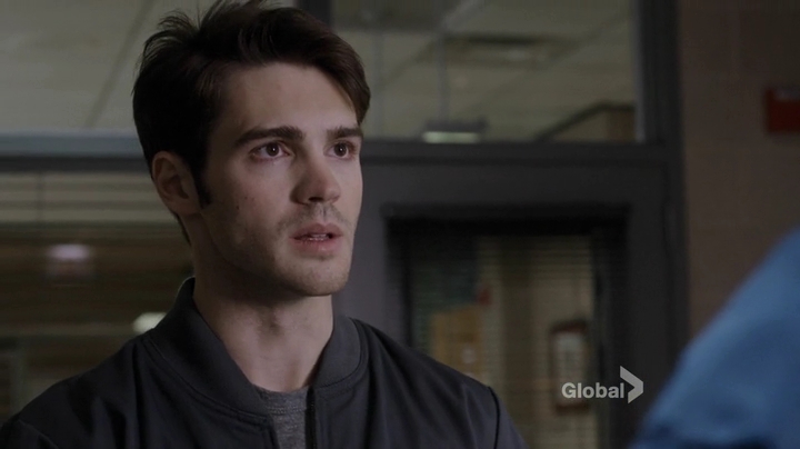 VampireDiariesWorld_dot_nl-ChigagoFire4x15-1363.jpg
