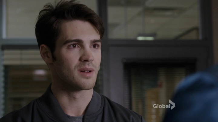VampireDiariesWorld_dot_nl-ChigagoFire4x15-1386.jpg