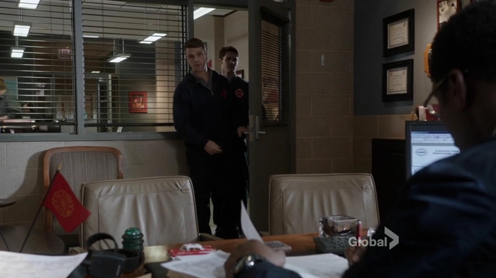 VampireDiariesWorld_dot_nl-ChigagoFire4x15-559.jpg