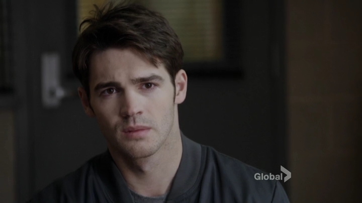 VampireDiariesWorld_dot_nl-ChigagoFire4x15-585.jpg
