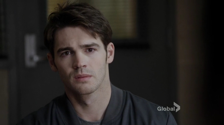VampireDiariesWorld_dot_nl-ChigagoFire4x15-586.jpg