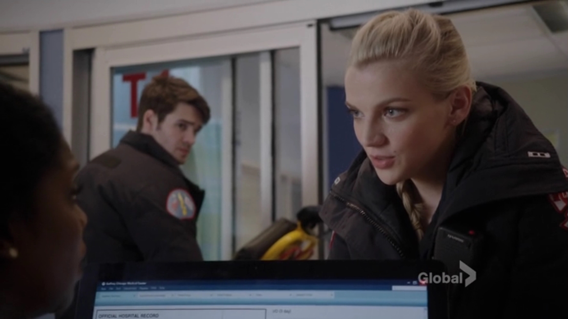 VampireDiariesWorld_dot_nl-ChigagoFire4x16-0932.jpg