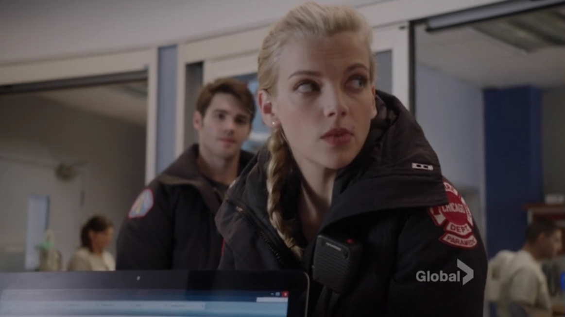 VampireDiariesWorld_dot_nl-ChigagoFire4x16-0960.jpg
