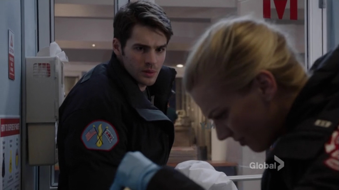 VampireDiariesWorld_dot_nl-ChigagoFire4x16-0974.jpg