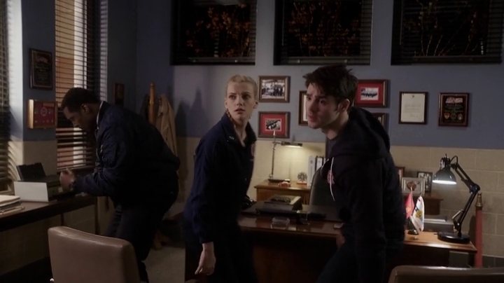 VampireDiariesWorld-dot-NL-ChigagoFire4x18-1095.jpg