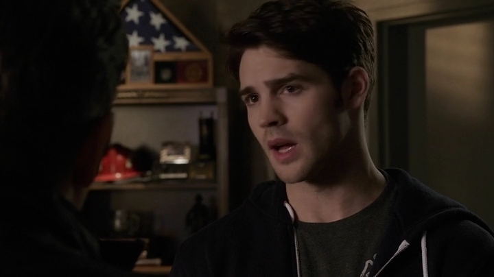 VampireDiariesWorld-dot-NL-ChigagoFire4x18-1102.jpg