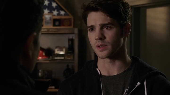 VampireDiariesWorld-dot-NL-ChigagoFire4x18-1103.jpg