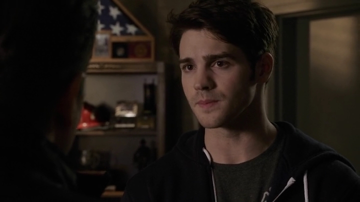 VampireDiariesWorld-dot-NL-ChigagoFire4x18-1105.jpg