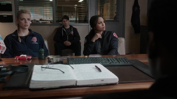 VampireDiariesWorld-dot-NL-ChigagoFire4x18-1560.jpg