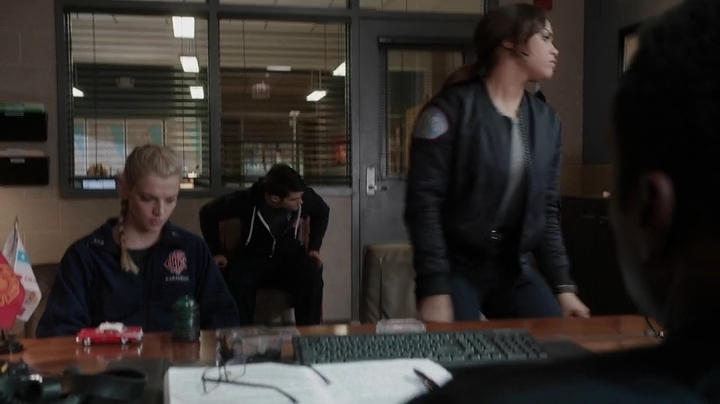 VampireDiariesWorld-dot-NL-ChigagoFire4x18-1596.jpg