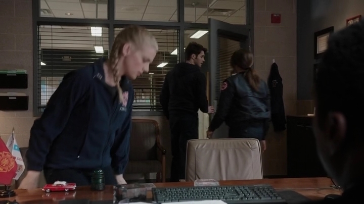 VampireDiariesWorld-dot-NL-ChigagoFire4x18-1598.jpg