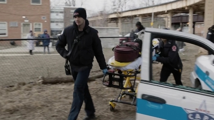 VampireDiariesWorld-dot-NL-ChigagoFire4x18-1766.jpg