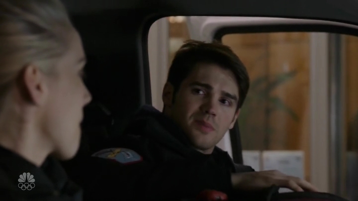 VampireDiariesWorld-dot-NL-ChigagoFire4x19-1479.jpg