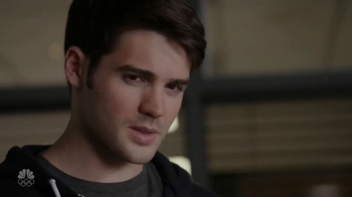 VampireDiariesWorld-dot-NL-ChigagoFire4x19-1905.jpg