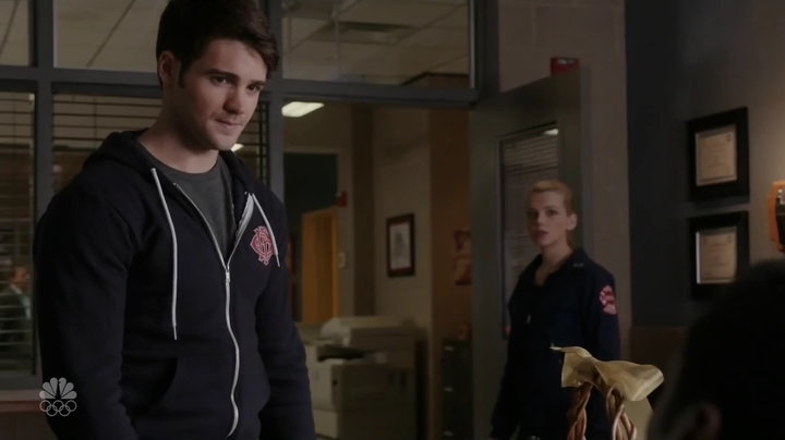 VampireDiariesWorld-dot-NL-ChigagoFire4x19-1911.jpg