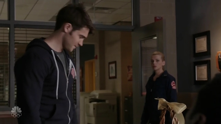 VampireDiariesWorld-dot-NL-ChigagoFire4x19-1912.jpg