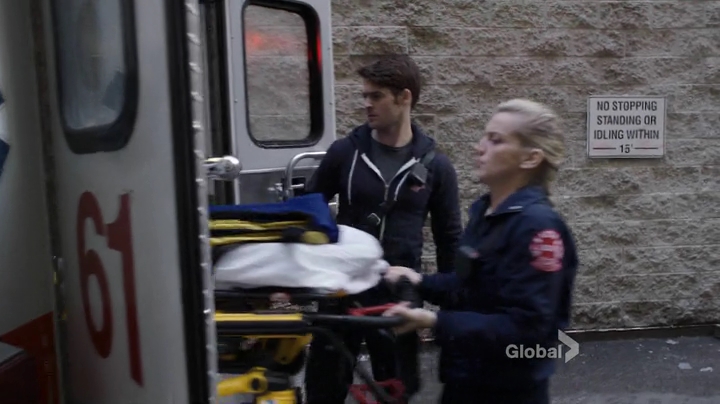 VampireDiariesWorld-dot-NL-ChigagoFire4x20-1020.jpg