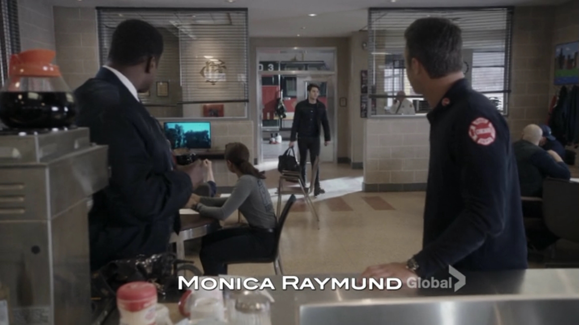 Charmed-Online-dot-NL-ChigagoFire4x23-0100.jpg