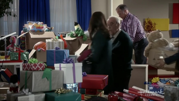 VampireDiariesWorld-dot-org_BestChristmasPartyEver4048.jpg VampireDiariesWorld-dot-org_BestChristmasPartyEver4048.jpg