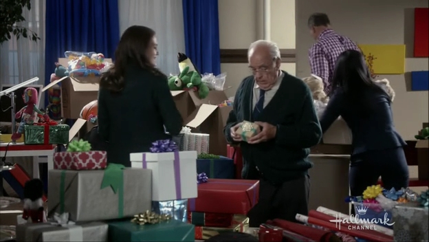 VampireDiariesWorld-dot-org_BestChristmasPartyEver4049.jpg VampireDiariesWorld-dot-org_BestChristmasPartyEver4049.jpg