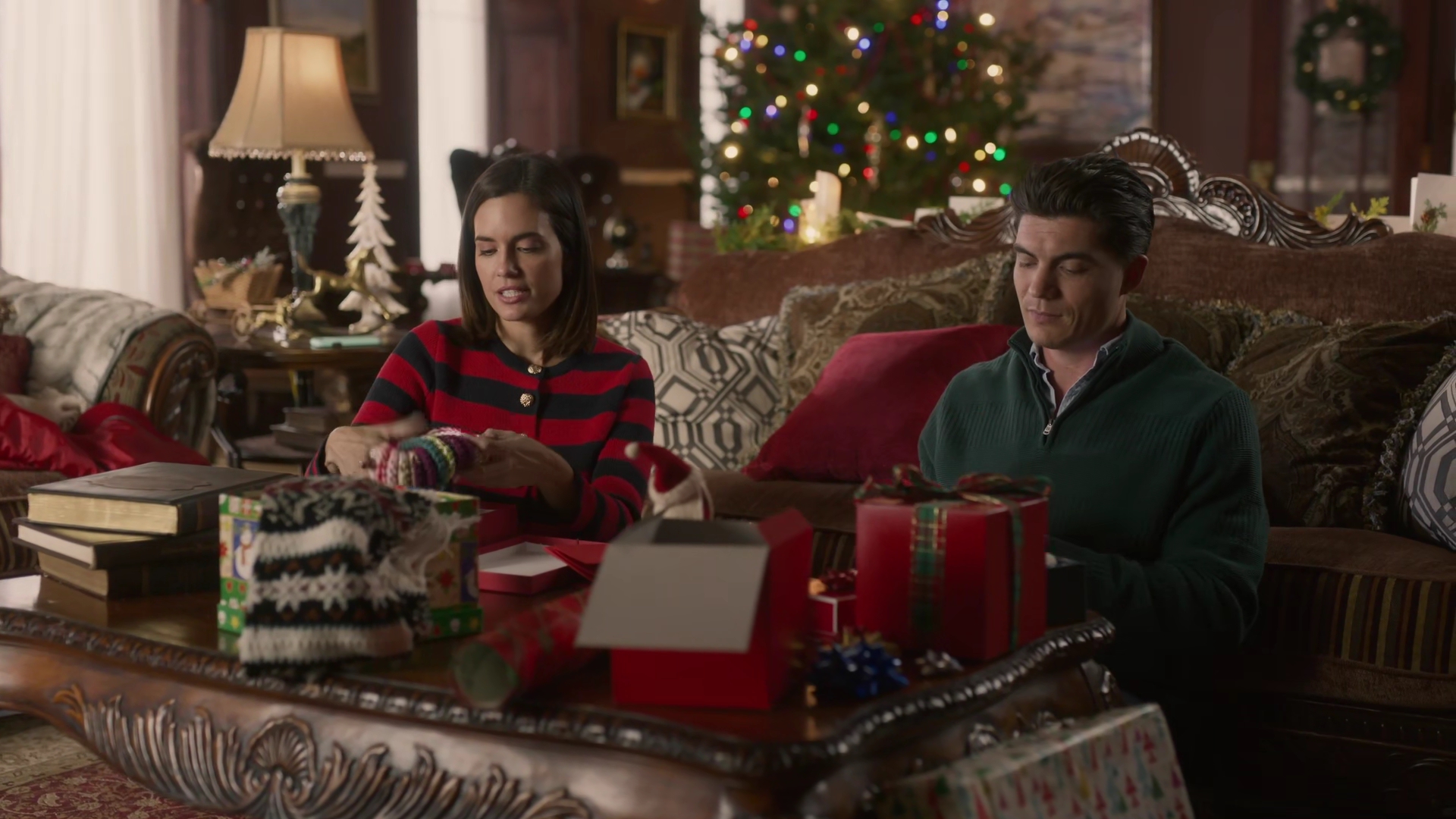 vampirediariesworld-dot-nl_TwasTheNightBeforeChristmas2529.jpg