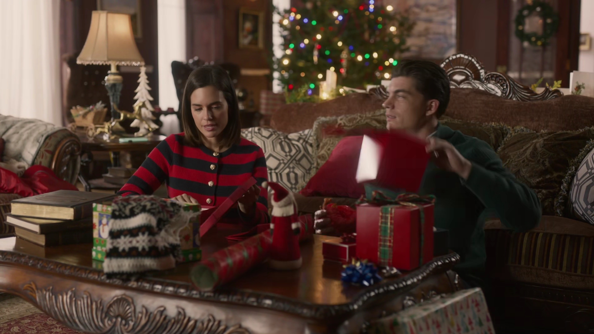 vampirediariesworld-dot-nl_TwasTheNightBeforeChristmas2532.jpg
