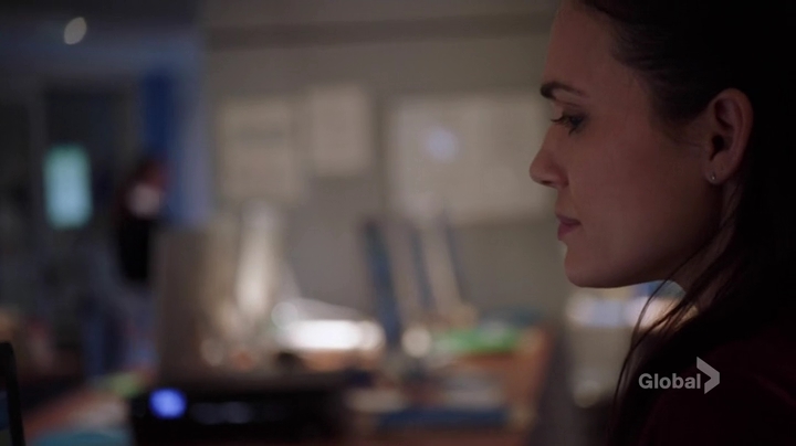 VampireDiariesWorld-dot-NL-ChigagoMed1x13-0745.jpg