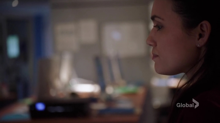 VampireDiariesWorld-dot-NL-ChigagoMed1x13-0746.jpg