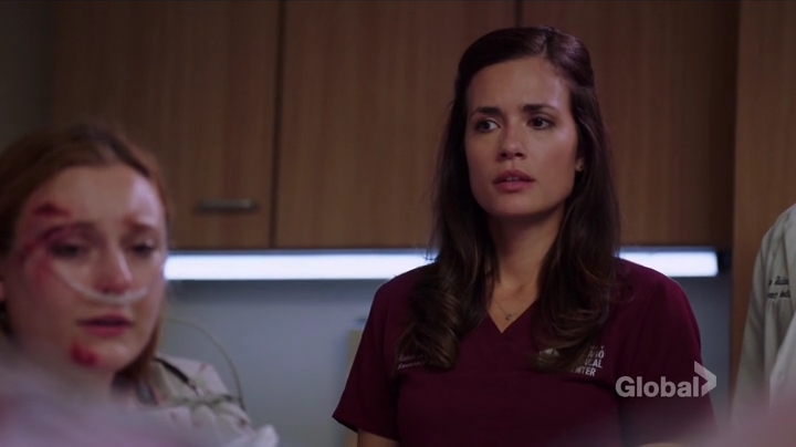 VampireDiariesWorld-dot-NL-ChigagoMed2x01-1949.jpg