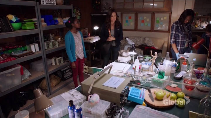 VampireDiariesWorld-dot-nl_ChigagoMed2x06-1970.jpg