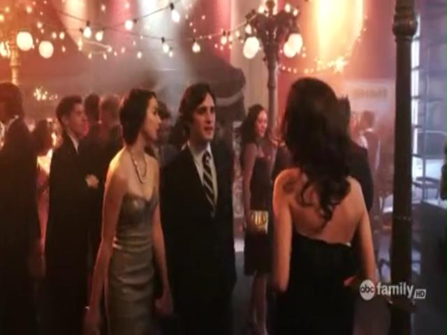 VampireDiariesWorld-dot-org_PrettyLittleLiars-S01E06-1230.jpg