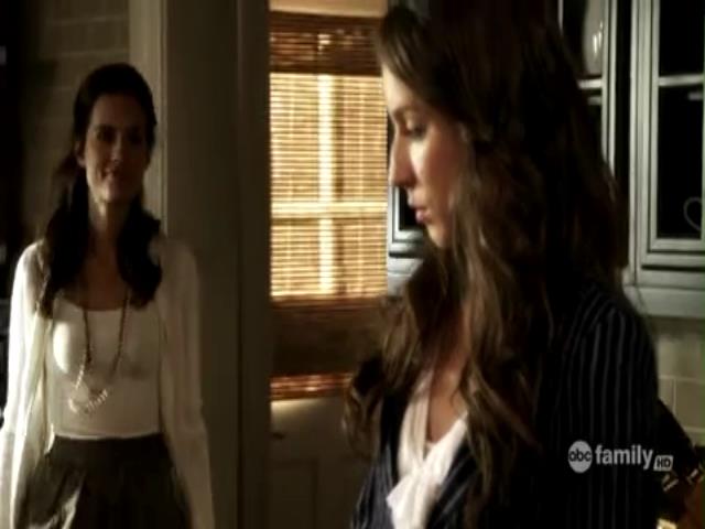 VampireDiariesWorld-dot-org_PrettyLittleLiars-S01E10-0321.jpg