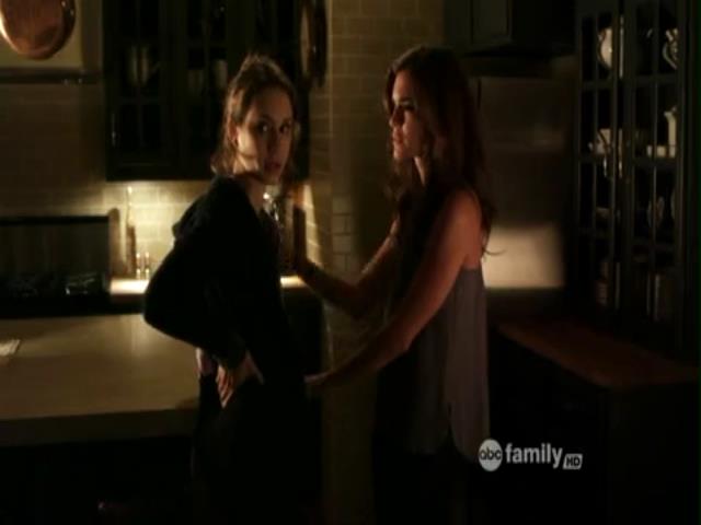 VampireDiariesWorld-dot-org_PrettyLittleLiars-S01E11-0352.jpg