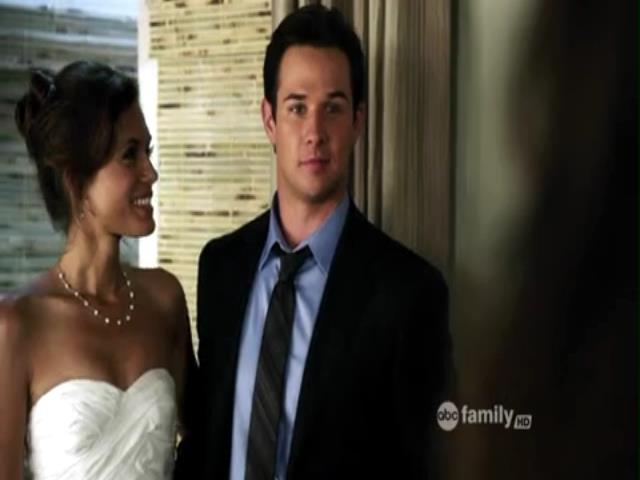VampireDiariesWorld-dot-org_PrettyLittleLiars-S01E11-2318.jpg