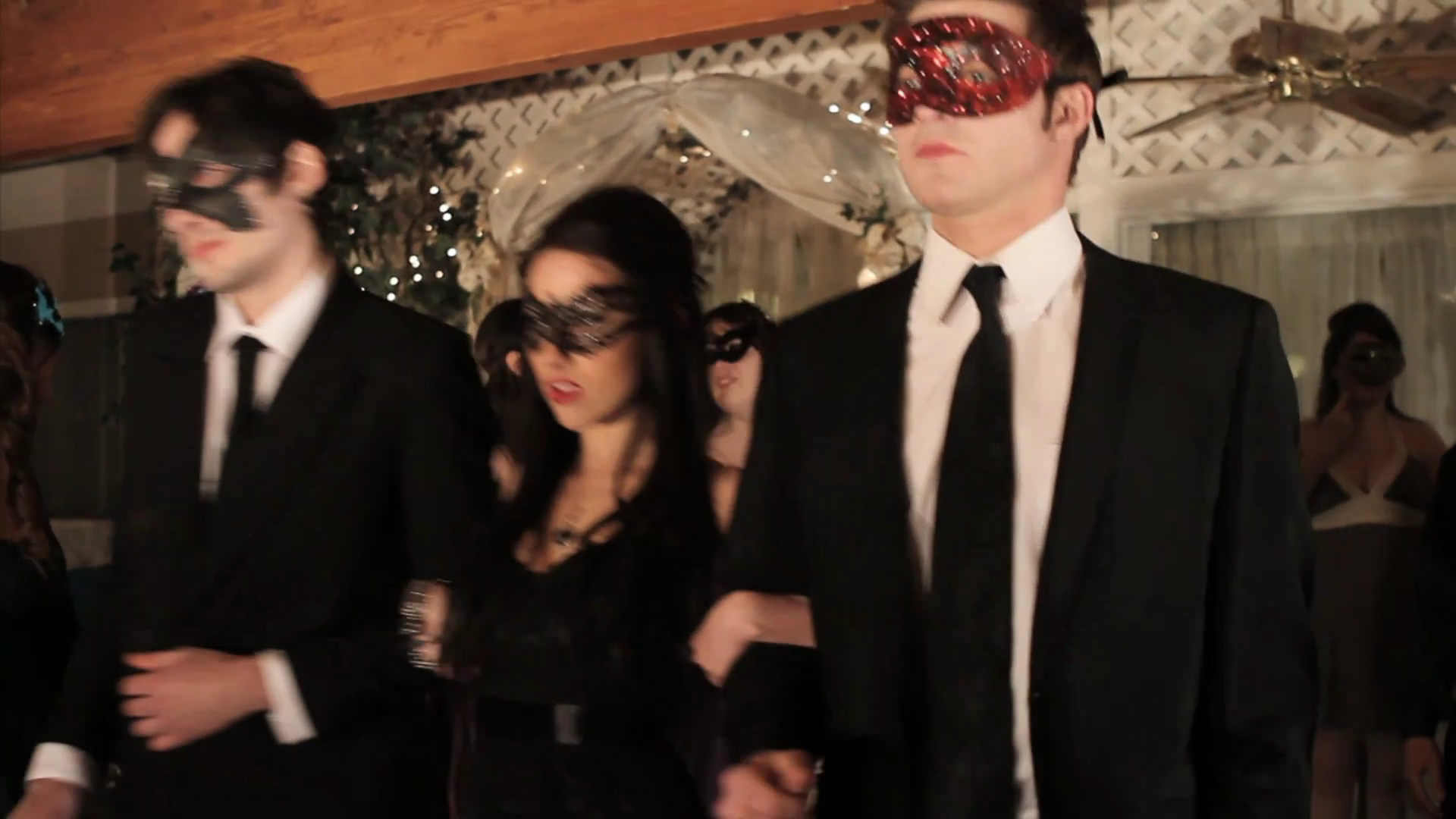 VampireDiariesWorld_dot_org-TheHillywoodShowParody0323.png