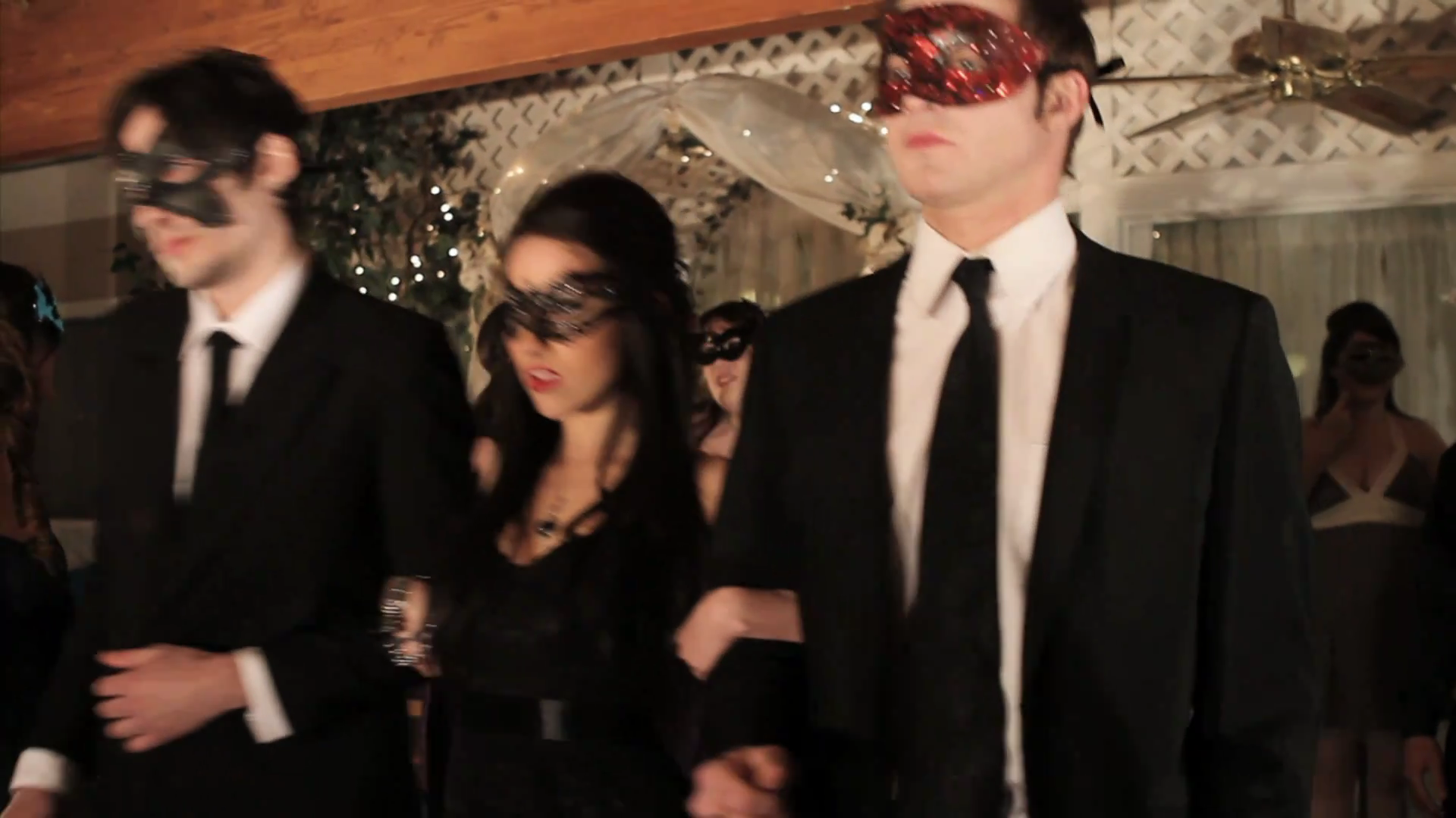 VampireDiariesWorld_dot_org-TheHillywoodShowParody0324.png