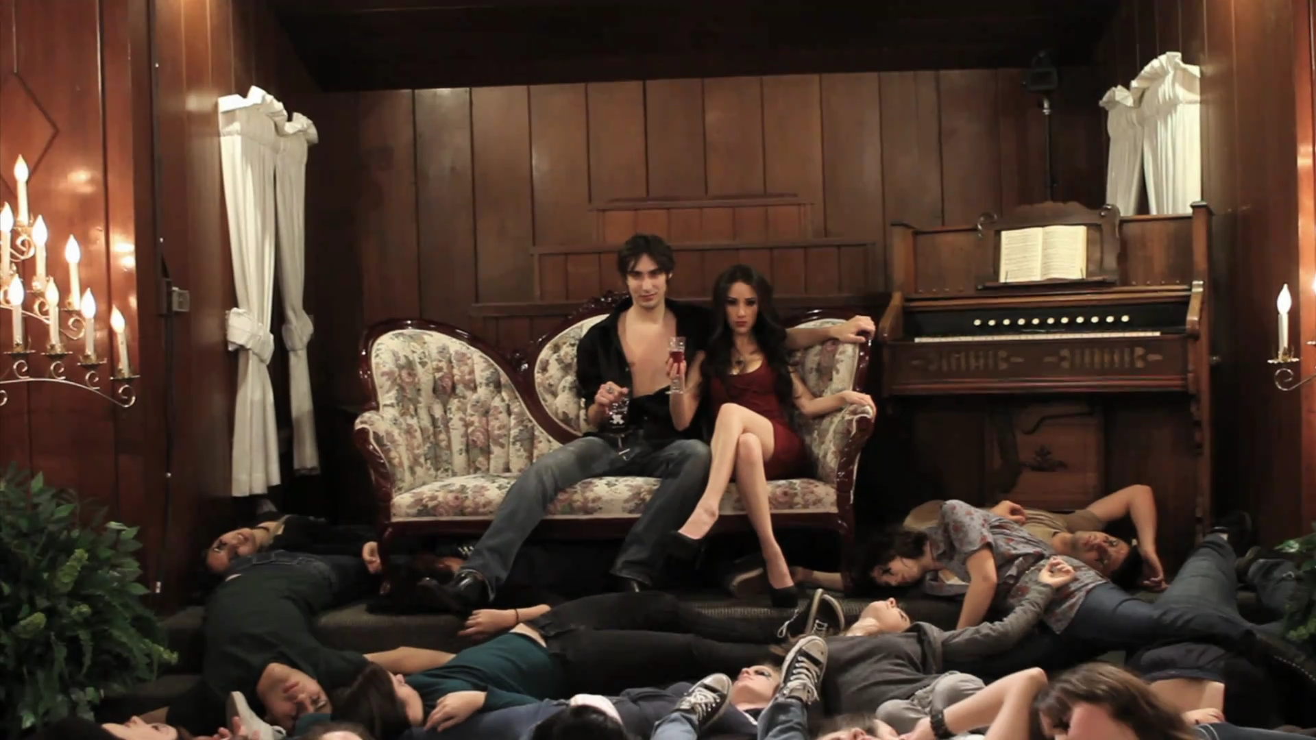 VampireDiariesWorld_dot_org-TheHillywoodShowParody0506.png VampireDiariesWorld_dot_org-TheHillywoodShowParody0506.png