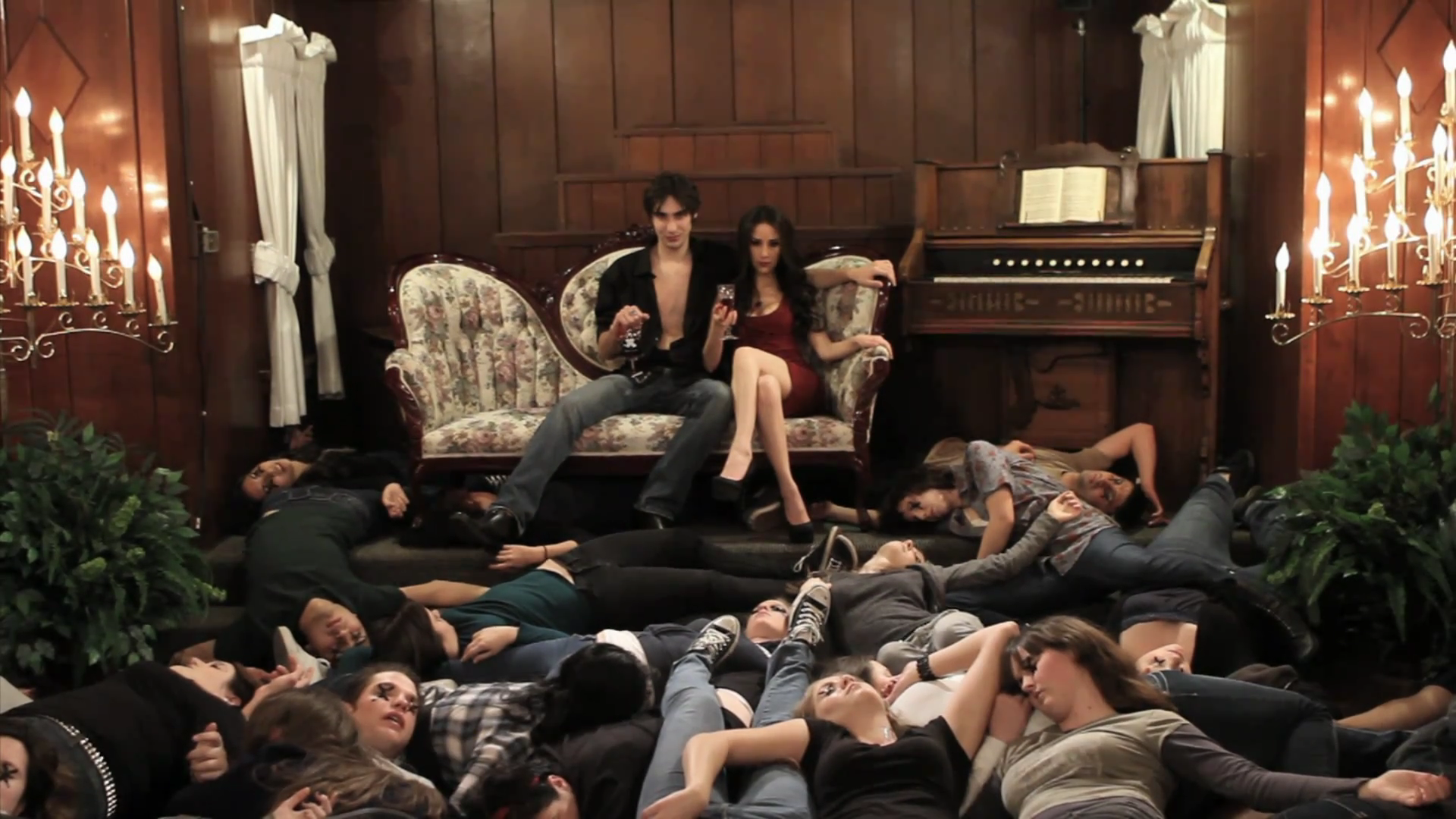 VampireDiariesWorld_dot_org-TheHillywoodShowParody0509.png