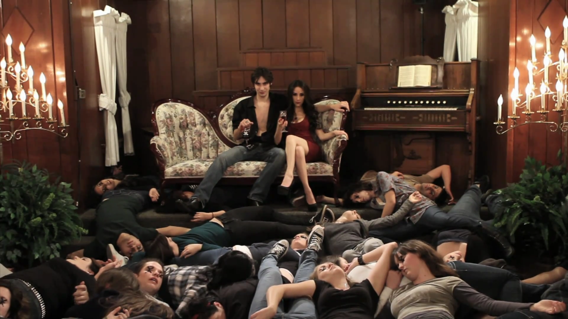 VampireDiariesWorld_dot_org-TheHillywoodShowParody0510.png