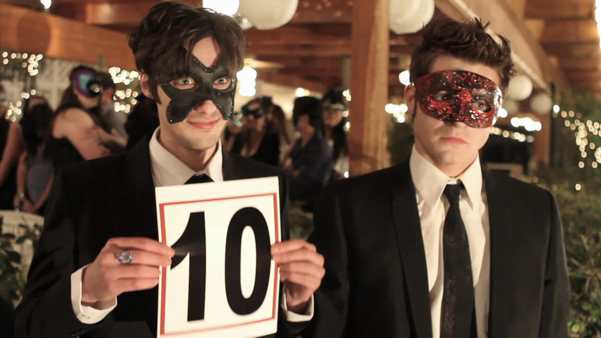 VampireDiariesWorld_dot_org-TheHillywoodShowParody0811.png