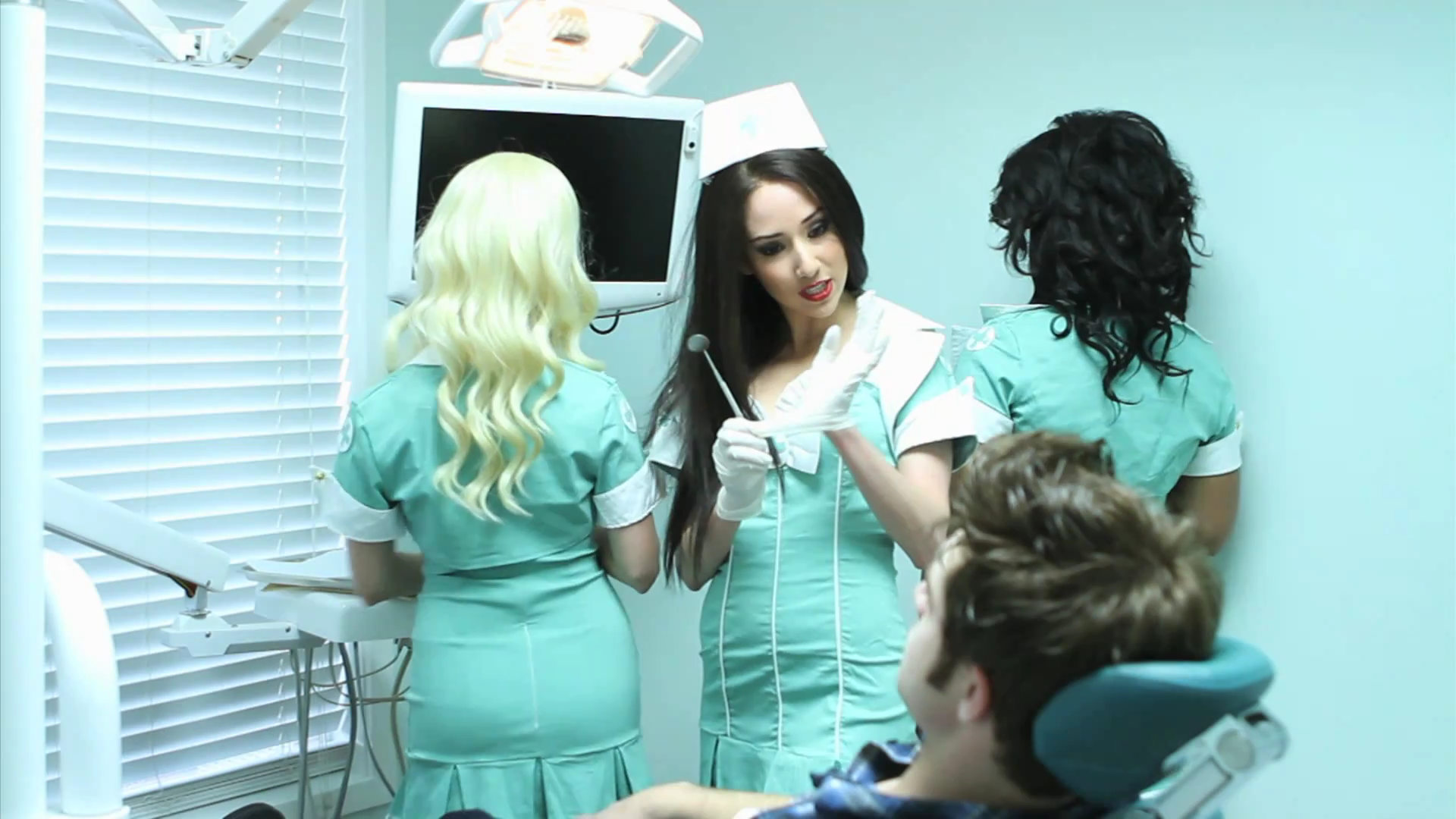 VampireDiariesWorld_dot_org-TheHillywoodShowParody0813.png