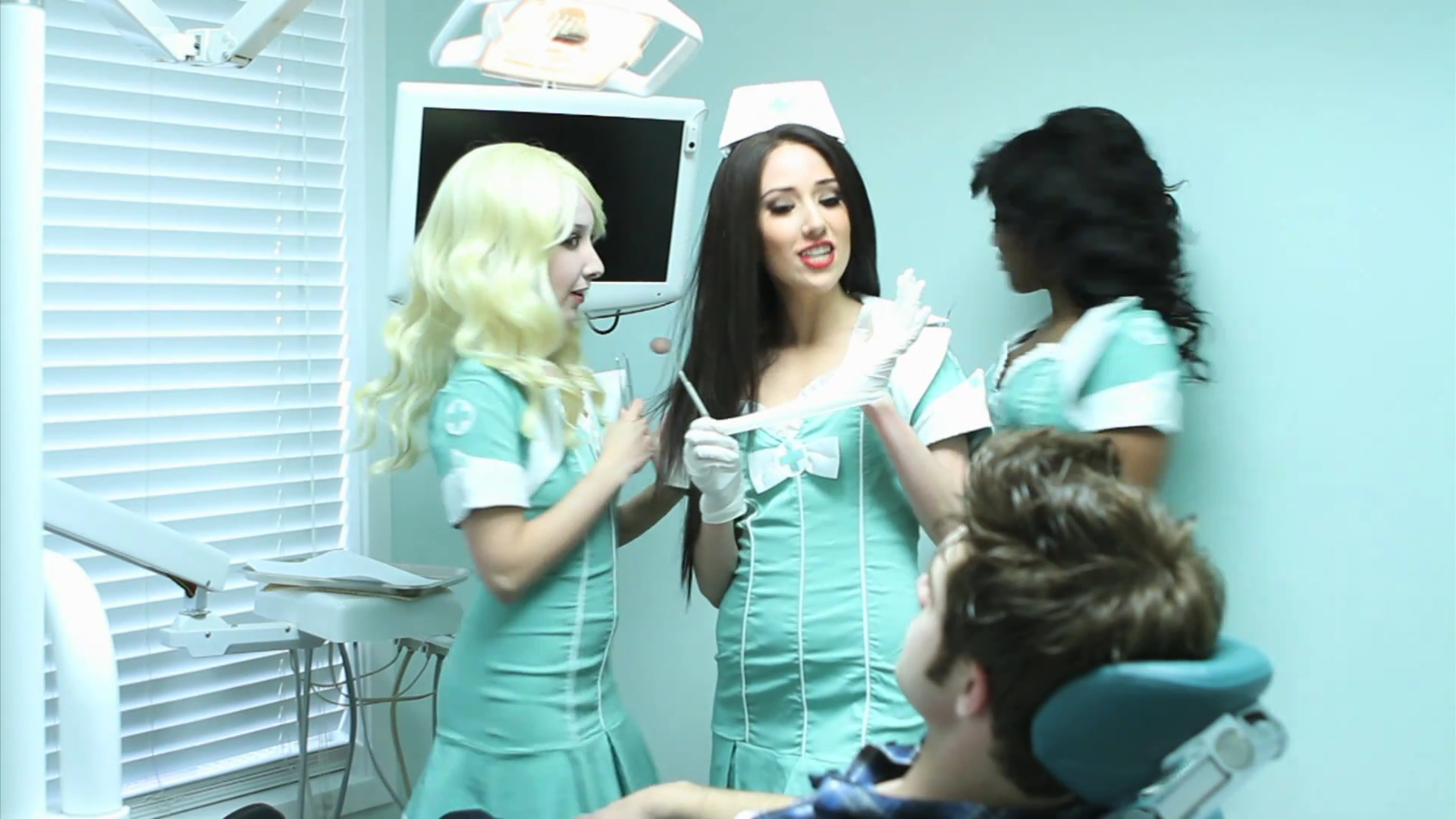 VampireDiariesWorld_dot_org-TheHillywoodShowParody0815.png