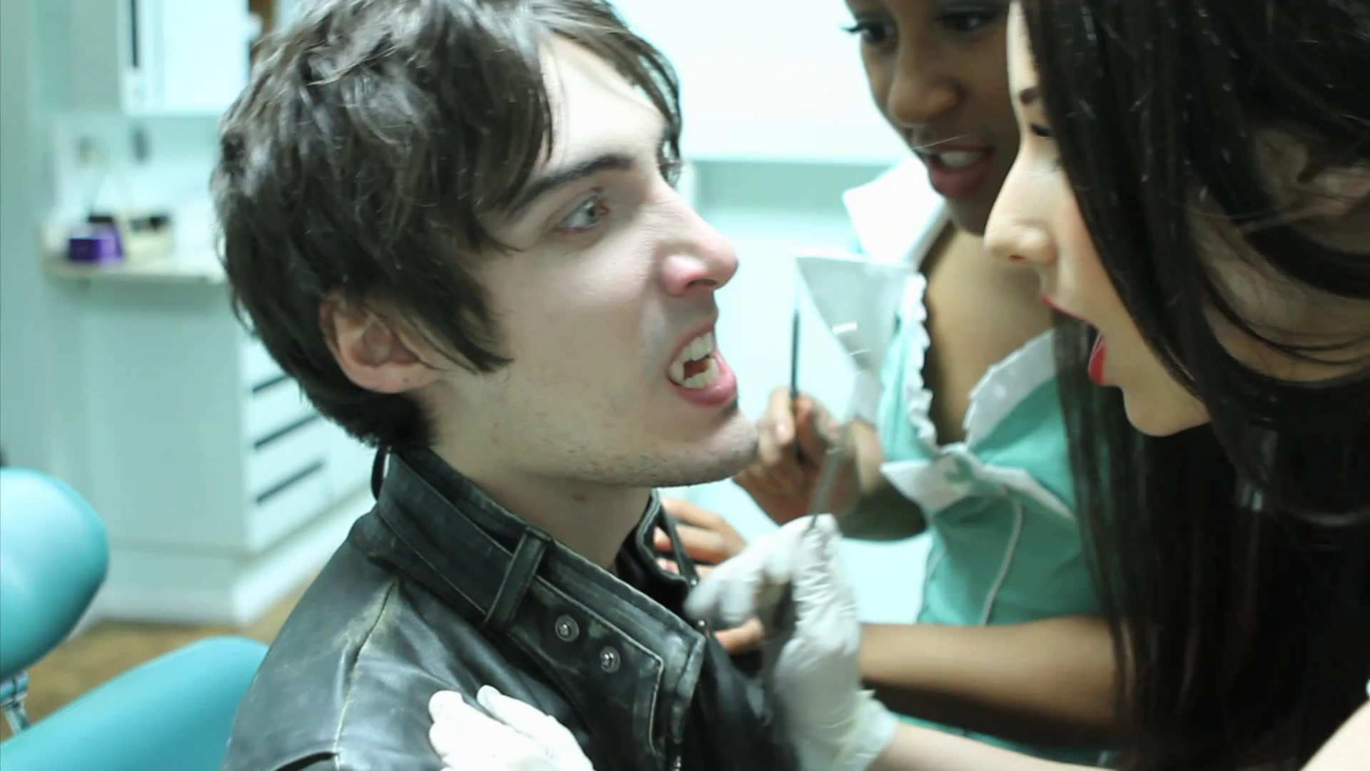 VampireDiariesWorld_dot_org-TheHillywoodShowParody0854.png