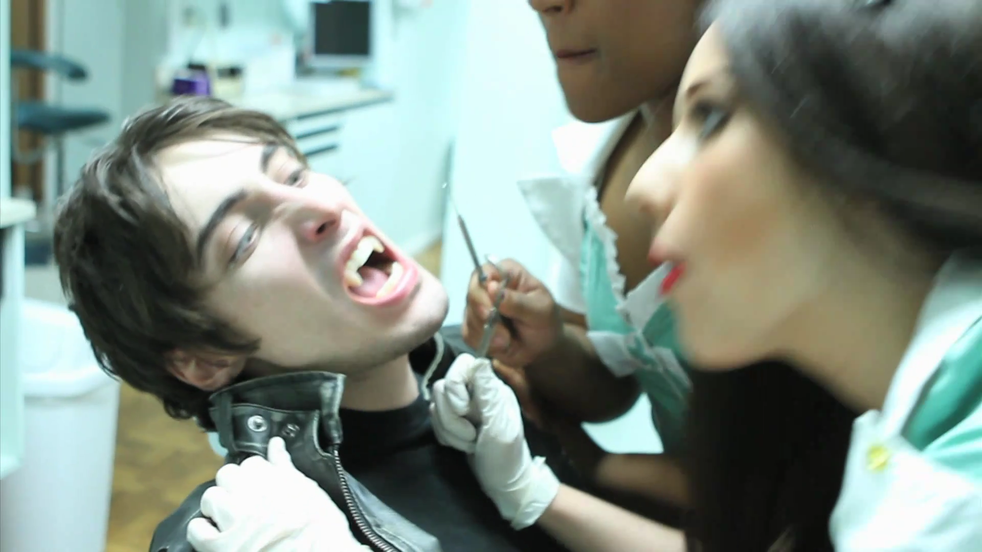 VampireDiariesWorld_dot_org-TheHillywoodShowParody0864.png
