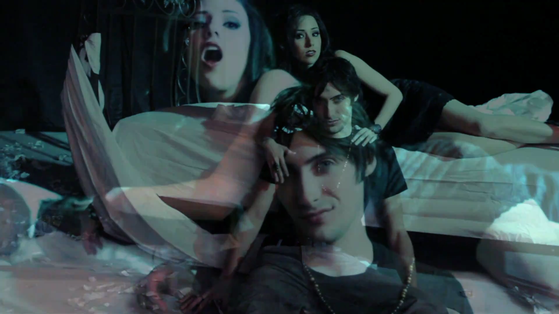 VampireDiariesWorld_dot_org-TheHillywoodShowParody0919.png