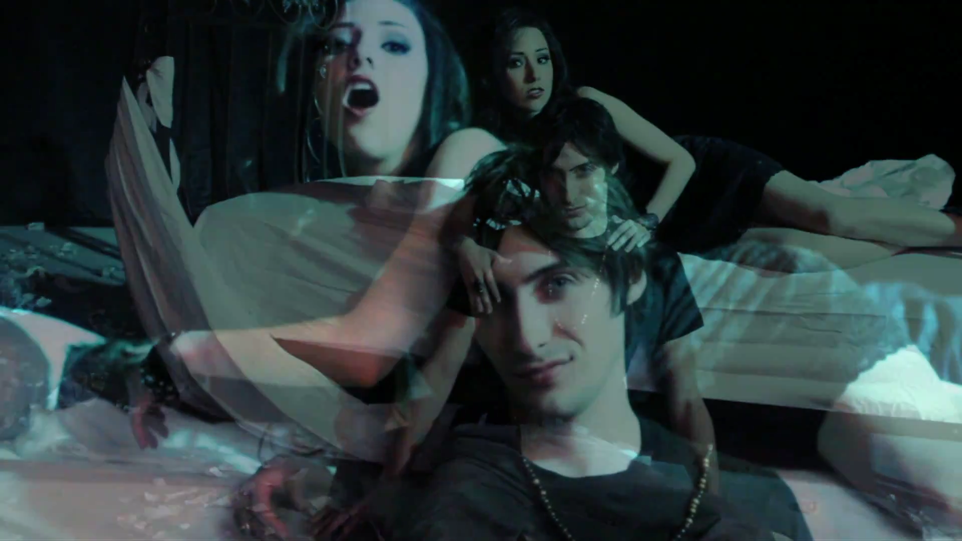 VampireDiariesWorld_dot_org-TheHillywoodShowParody0920.png